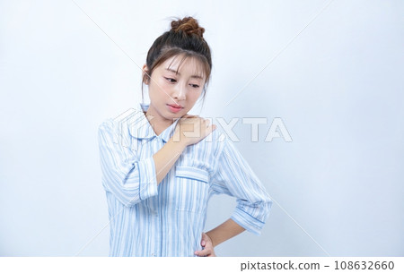 Image of a woman with shoulder pain Image of a woman with shoulder pain 108632660