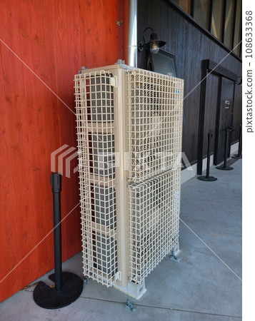 Air conditioner outdoor unit with safety cover Air conditioner outdoor unit with safety cover 108633368