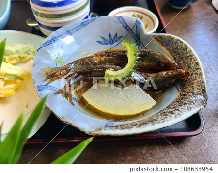 Sardine dish material background Sardine dish material background 108633954