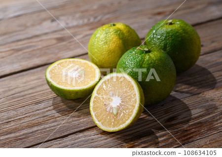 幻果 Jabara 產自和歌山縣北山村 舊板背景 108634105