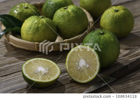 幻果 Jabara 產自和歌山縣北山村 舊板背景 108634118