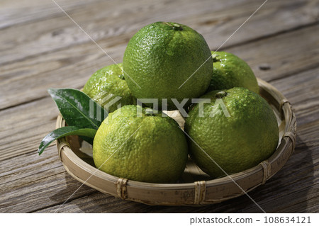 Phantom Fruit Jabara Made in Kitayama Village, Wakayama Prefecture Old board background Phantom Fruit Jabara Made in Kitayama Village, Wakayama Prefecture Old board background 108634121