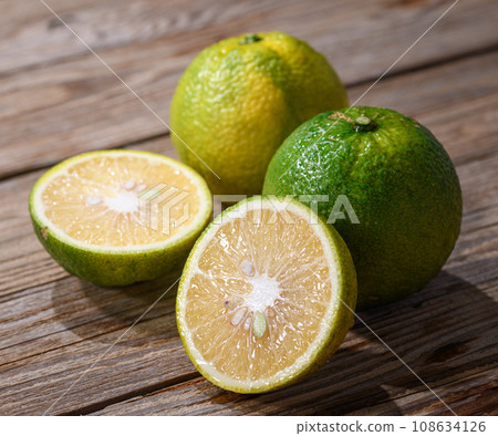 幻果 Jabara 產自和歌山縣北山村 舊板背景 108634126