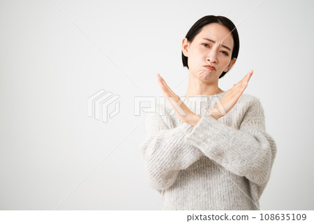 穿著針織品生活方式形象的年輕女性 108635109