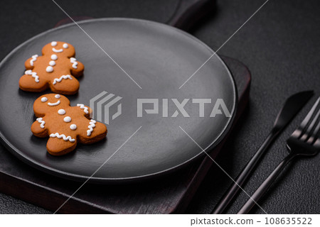 Delicious gingerbread cookies with honey, ginger and cinnamon 108635522