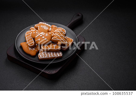 Delicious gingerbread cookies with honey, ginger and cinnamon 108635537