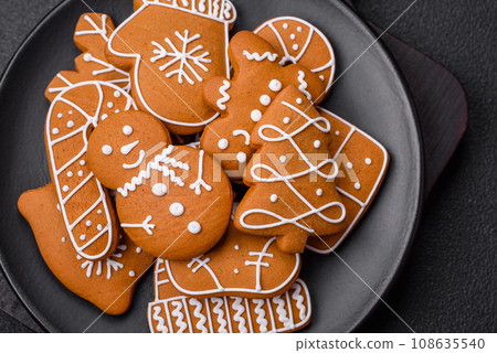 Delicious gingerbread cookies with honey, ginger and cinnamon 108635540