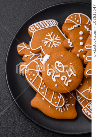 Delicious gingerbread cookies with honey, ginger and cinnamon 108635547