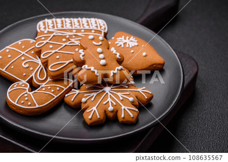 Delicious gingerbread cookies with honey, ginger and cinnamon 108635567