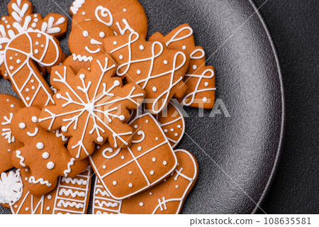 Delicious gingerbread cookies with honey, ginger and cinnamon 108635581