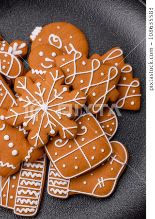 Delicious gingerbread cookies with honey, ginger and cinnamon 108635583