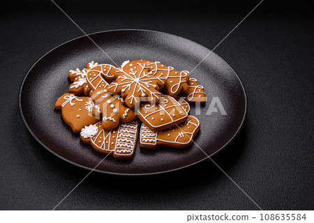 Delicious gingerbread cookies with honey, ginger and cinnamon 108635584