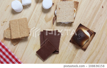 Smores. Marshmallow with Chocolate and Graham Crackers 108636158