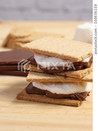 Smores. Marshmallow with Chocolate and Graham Crackers 108636159