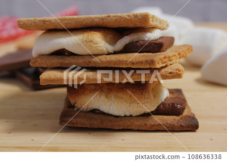 Smores. Marshmallow with Chocolate and Graham Crackers 108636338