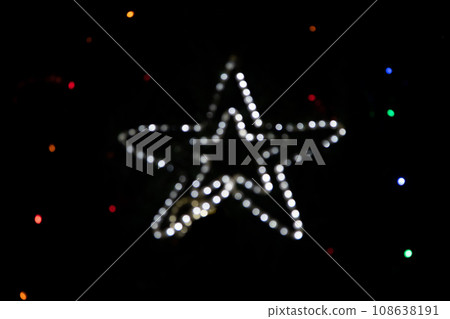 Golden holiday glowing backdrop. Defocused bokeh background 108638191