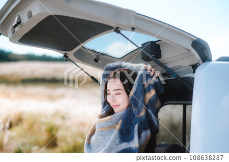 女孩旅行休息 女孩旅行休息 108638287