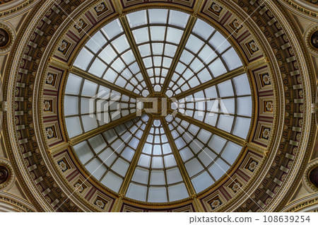 Light passes through The high ceiling glass dome inside main hall of The National Gallery. 108639254