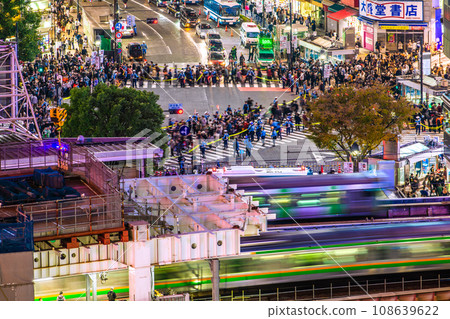 Japan's Tokyo cityscape 2023 halo performance. View of Shibuya Scramble Crossing etc. = October 31st Japan's Tokyo cityscape 2023 halo performance. View of Shibuya Scramble Crossing etc. = October 31st 108639622