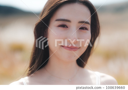 大自然中的女人的美麗形象 大自然中的女人的美麗形象 108639660