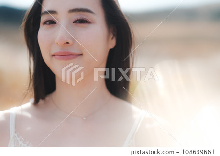 大自然中的女人的美麗形象 大自然中的女人的美麗形象 108639661