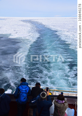 Drift ice sightseeing boat off the coast of Abashiri Drift ice sightseeing boat off the coast of Abashiri 108640278
