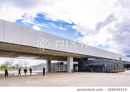 大型屋頂立面、水池和頂燈，東日本大地震海嘯紀念館岩手海嘯紀念館 108640314