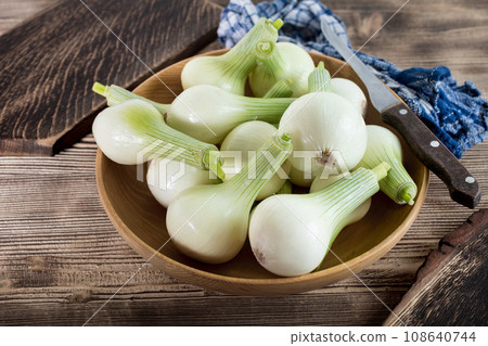 White young onion. 108640744