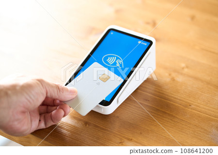 Make cashless payment with credit card Make cashless payment with credit card 108641200