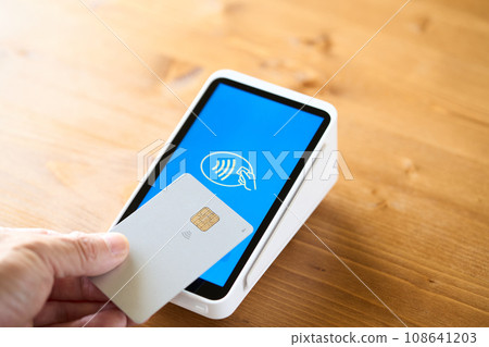 使用信用卡進行無現金支付 使用信用卡進行無現金支付 108641203