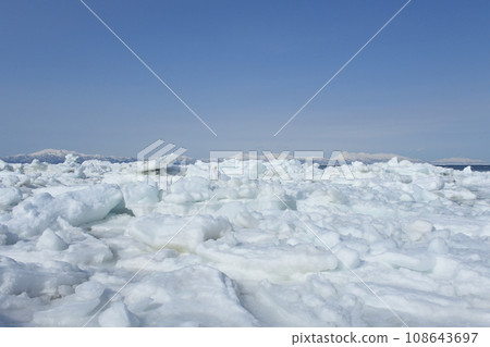 Drift ice, Notsuke Peninsula, Hokkaido Drift ice, Notsuke Peninsula, Hokkaido 108643697
