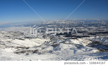 從新潟滑雪場(Lotte Arai)頂部看到的景色 從新潟滑雪場(Lotte Arai)頂部看到的景色 108644167