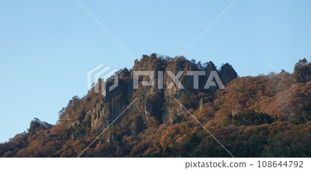 這座位於榛名湖畔的縣立公園是為了紀念昭和天皇和皇后陛下的結婚而出售皇家土地後建立的。 這座位於榛名湖畔的縣立公園是為了紀念昭和天皇和皇后陛下的結婚而出售皇家土地後建立的。 108644792