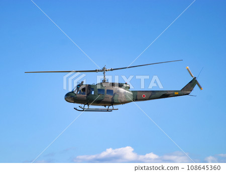 飛行中的陸上自衛隊直升機 UH-1H 飛行中的陸上自衛隊直升機 UH-1H 108645360