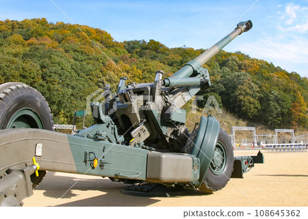 Ground Self-Defense Force howitzer FH-70 on display 108645362