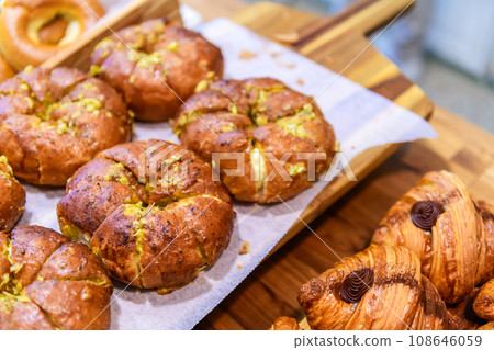 garlic bread cream cheese at cafe. homemade bakery garlic bread cream cheese at cafe. homemade bakery 108646059