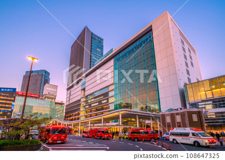 Japan's Yokohama cityscape Fire engines, ladder trucks and other vehicles are dispatched to JR Yokohama Station due to a suspicious object = November 2nd Japan's Yokohama cityscape Fire engines, ladder trucks and other vehicles are dispatched to JR Yokohama Station due to a suspicious object = November 2nd 108647325