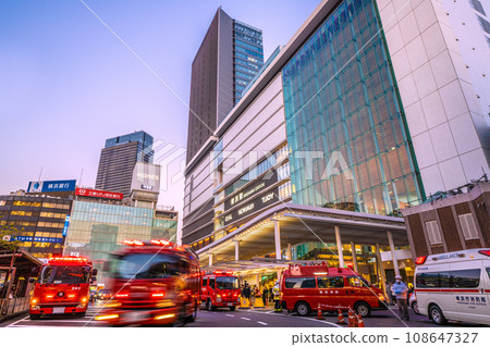 Japan's Yokohama cityscape Fire engines, ladder trucks and other vehicles are dispatched to JR Yokohama Station due to a suspicious object = November 2nd 108647327