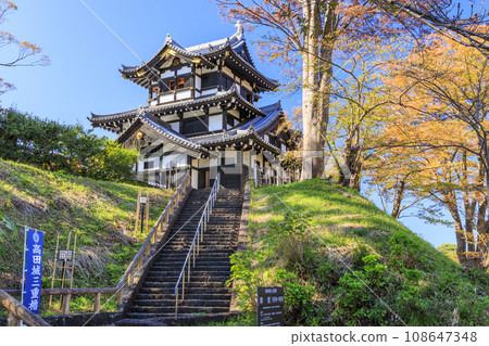 Autumn leaves at Takada Castle Ruins, Niigata Autumn leaves at Takada Castle Ruins, Niigata 108647348
