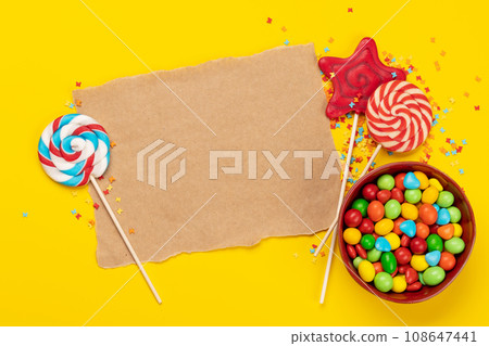 Candy sweets and blank greeting card for your greetings 108647441