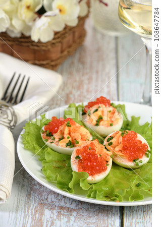 Stuffed eggs with salmon caviar 108647784