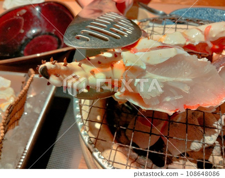Charcoal-grilled crab 108648086