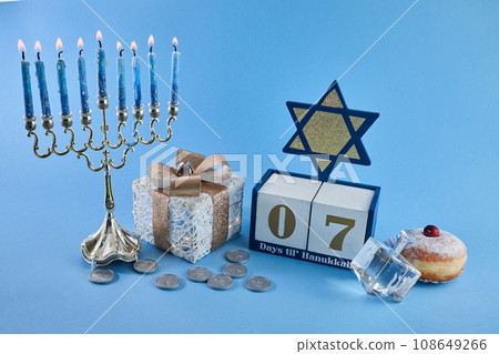 Hanukkah Countdown Calendar. Hanukkah Calendar with David star and dreidel. 108649266