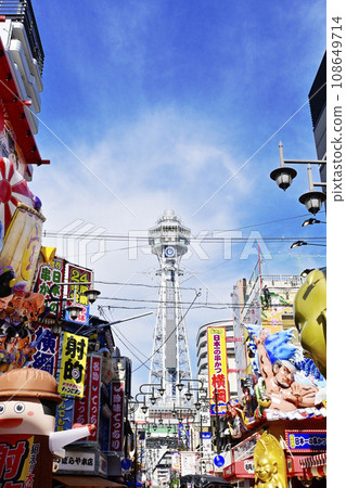 通天閣和新世界的風景，新世界的華麗招牌，大阪旅遊勝地 108649714