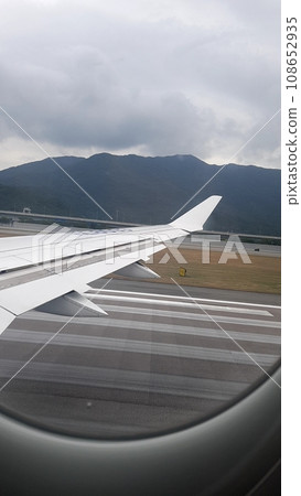 view from airplane window 108652935