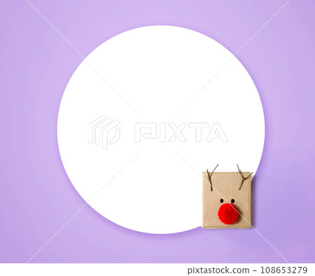 Handmade reindeer gift box with round paper Handmade reindeer gift box with round paper 108653279