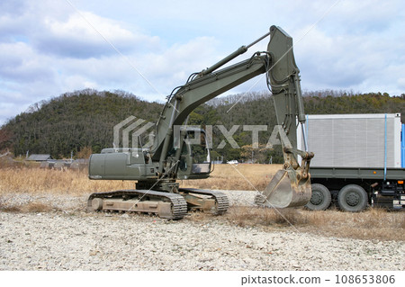 Ground Self-Defense Force hydraulic excavator 108653806