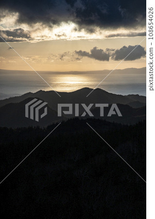 Shiretoko Pass sunrise 108654026