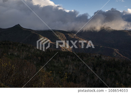 Shiretoko Pass sunrise 108654033