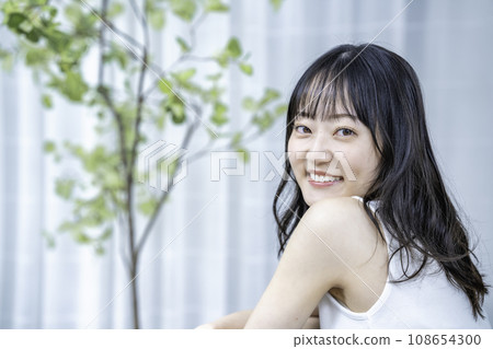 有無袖衫的小姐 108654300